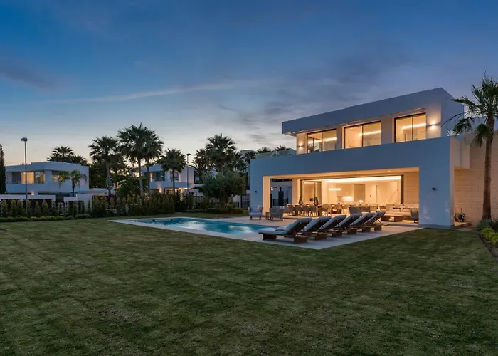 Luxury In With Panoramic Sea Views & Large Garden Villa Marbella